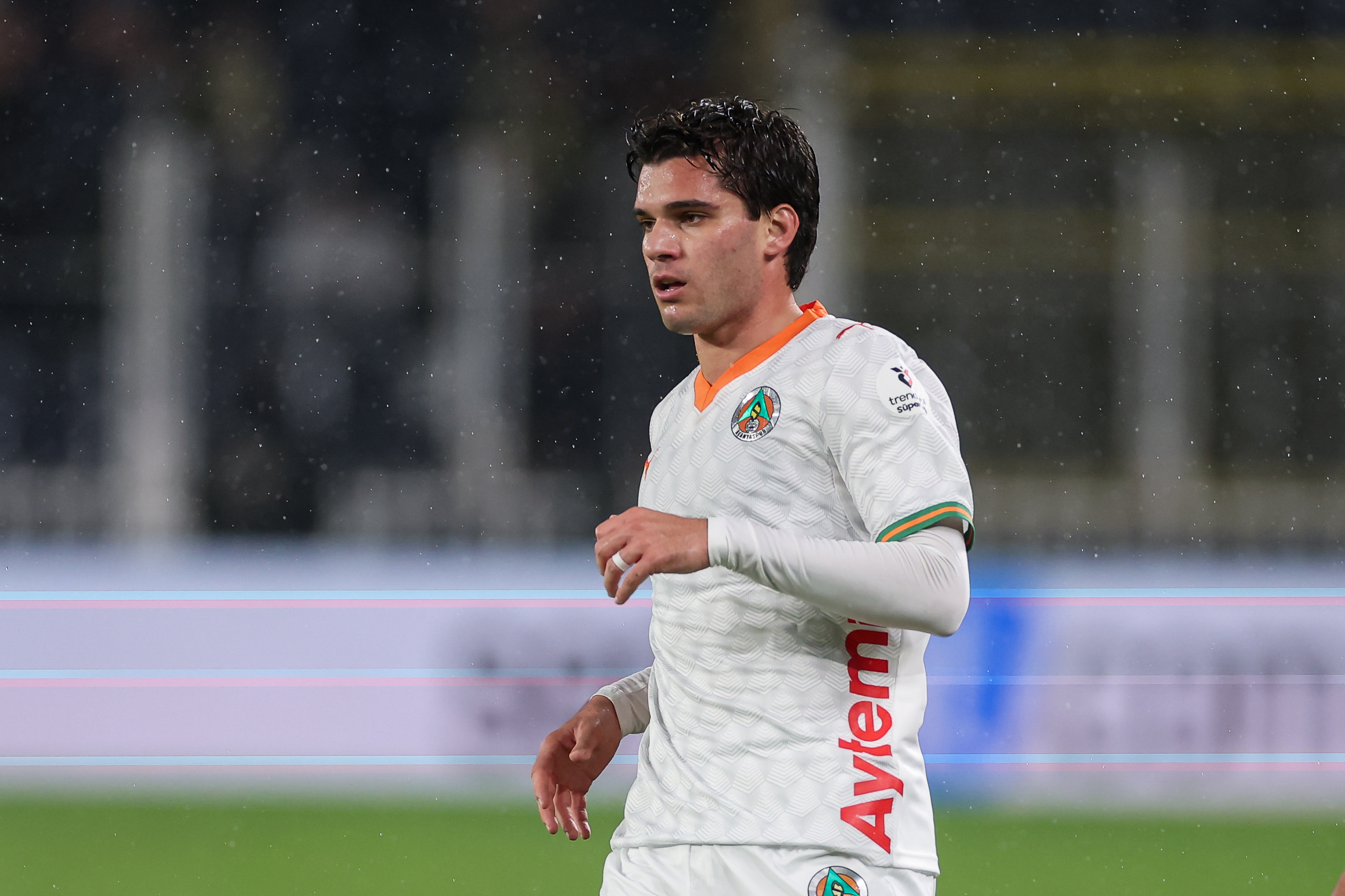 Imagine Stire Alanyaspor a luat decizia! Ianis Hagi, OUT după ce a fost scos la pauză | 2review.ro