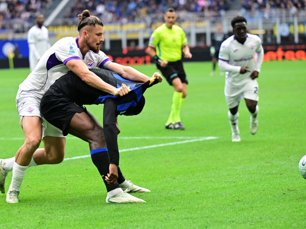 Italienii s-au convins de Radu Drăgușin, după ”thriller-ul” Inter - Fiorentina: ”Au fost semne”