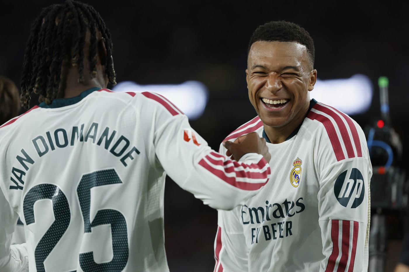 Imagine Stire Și Mbappe a râs! Real Madrid a deschis scorul cu Barcelona cu un gol cum rar se vede | 2review.ro