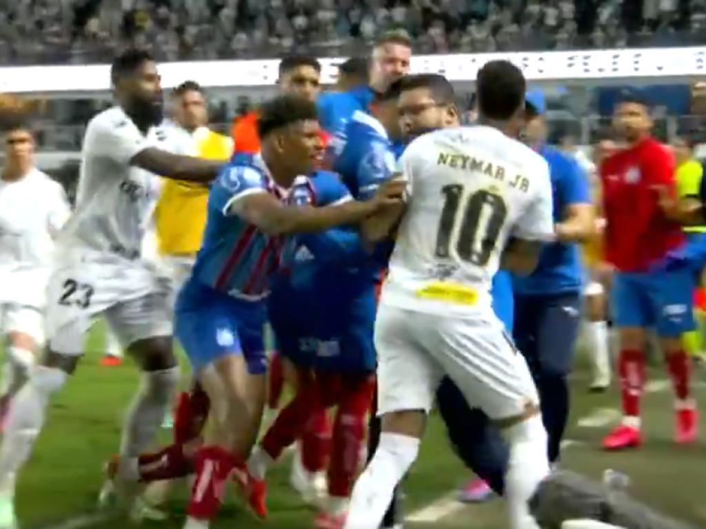 Neverosimil: Neymar a văzut "negru" după eliminare și a sărit la bătaie! Imaginile fac înconjurul lumii