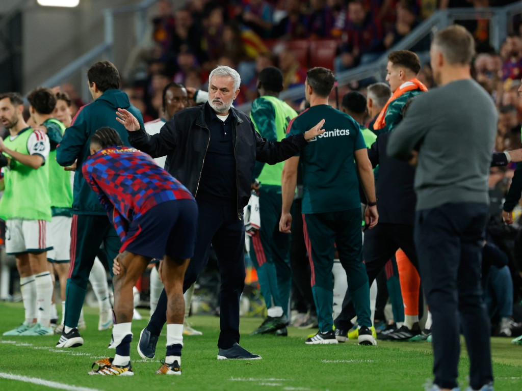 Jose Mourinho s-a întors cu spatele la teren! Ce a făcut în ultimele secunde din El Clasico: catalanii au rămas "mască"
