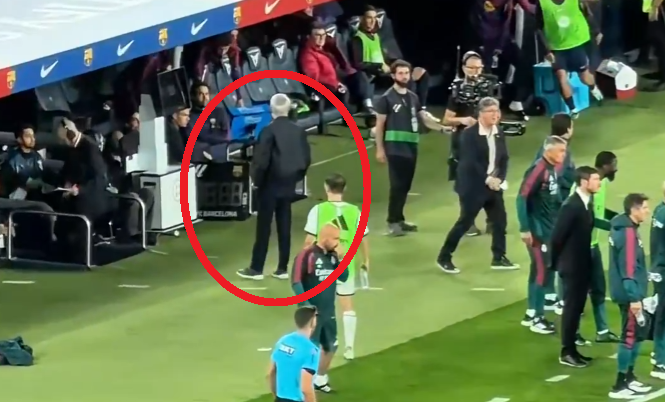 Imagine Stire Nu s-a văzut la TV: Mourinho s-a dus la banca Barcelonei, fix înainte de final! Gestul face înconjurul lumii | 2review.ro