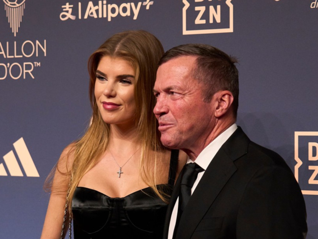 După ce a divorțat de cinci ori, fostul Balon de Aur a apărut la gală cu iubita cu 38 de ani mai tânără