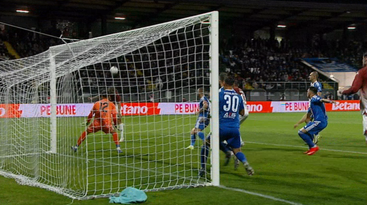 Cum a reușit să rateze Timotej Jambor în Corvinul - Rapid