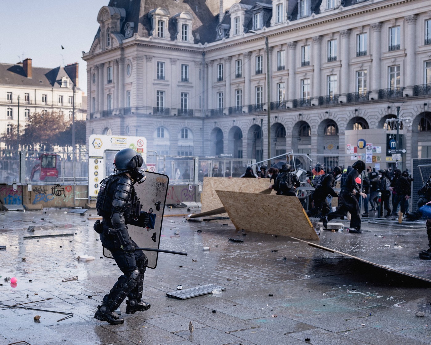 Imagine Stire UEFA a luat decizia! Protestele violente din Franța au modificat programul din Europa League | 2review.ro