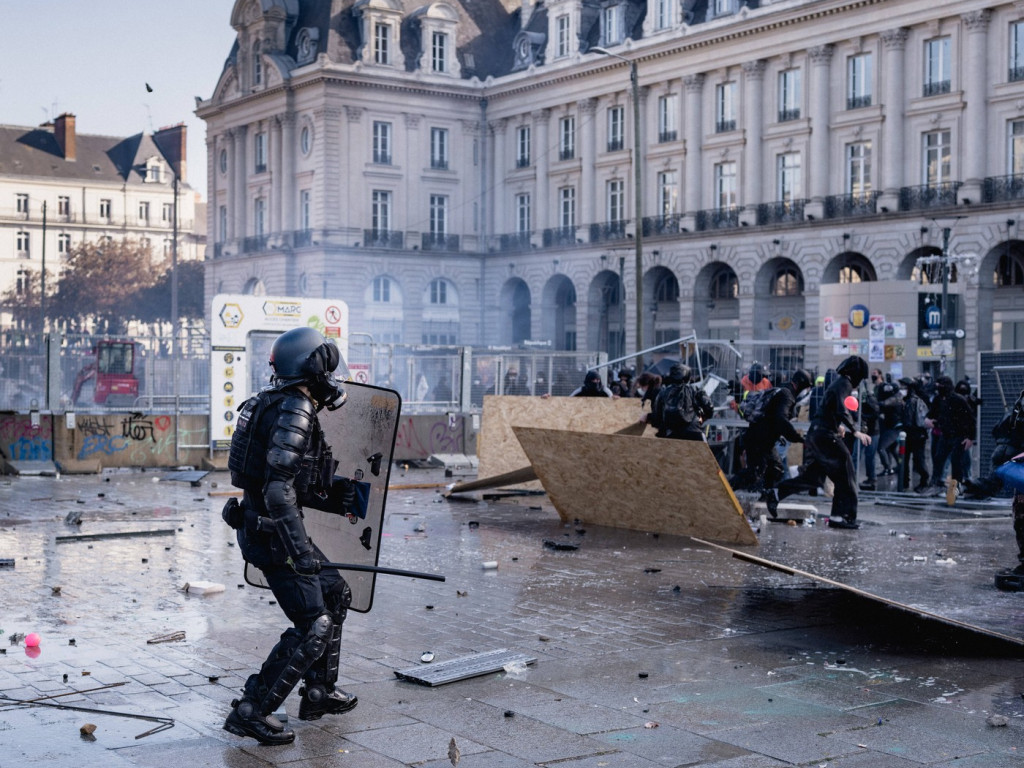 UEFA a luat decizia! Protestele violente din Franța au modificat programul din Europa League