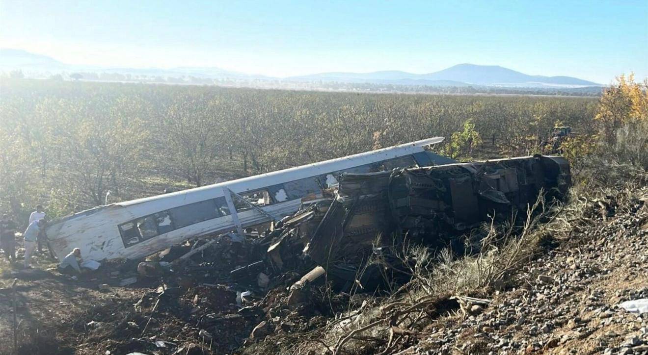 Primele reacții, după accidentul teribil dintre două trenuri. Zeci de morți