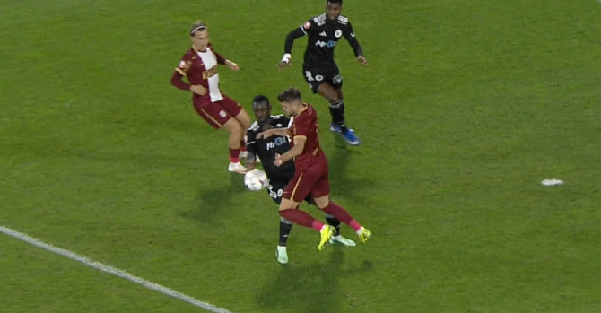Henț și penalty! Macalou a fost înger și demon pentru U Cluj în prima repriză cu CFR