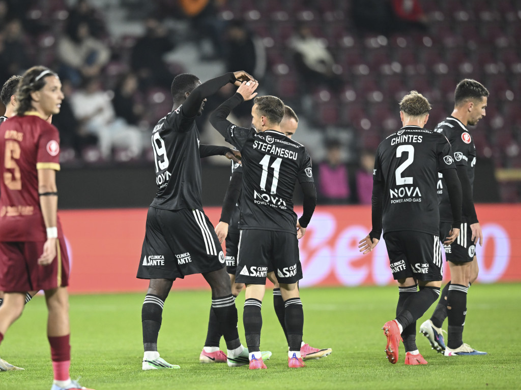CFR Cluj - U Cluj 1-3. "Șepcile Roșii" s-au impus clar! Șumudică a vrut să scoată echipa de pe teren