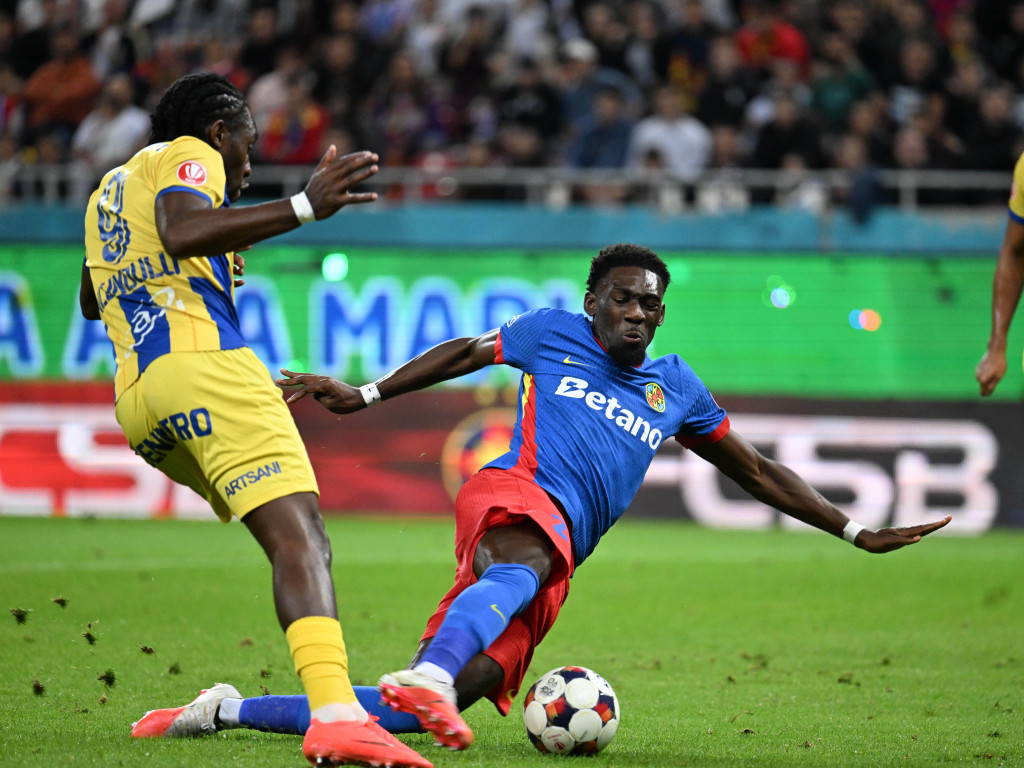 Cum l-a numit Dylan Batubinsika pe Laurențiu Reghecampf după derby-ul FCSB - Rapid
