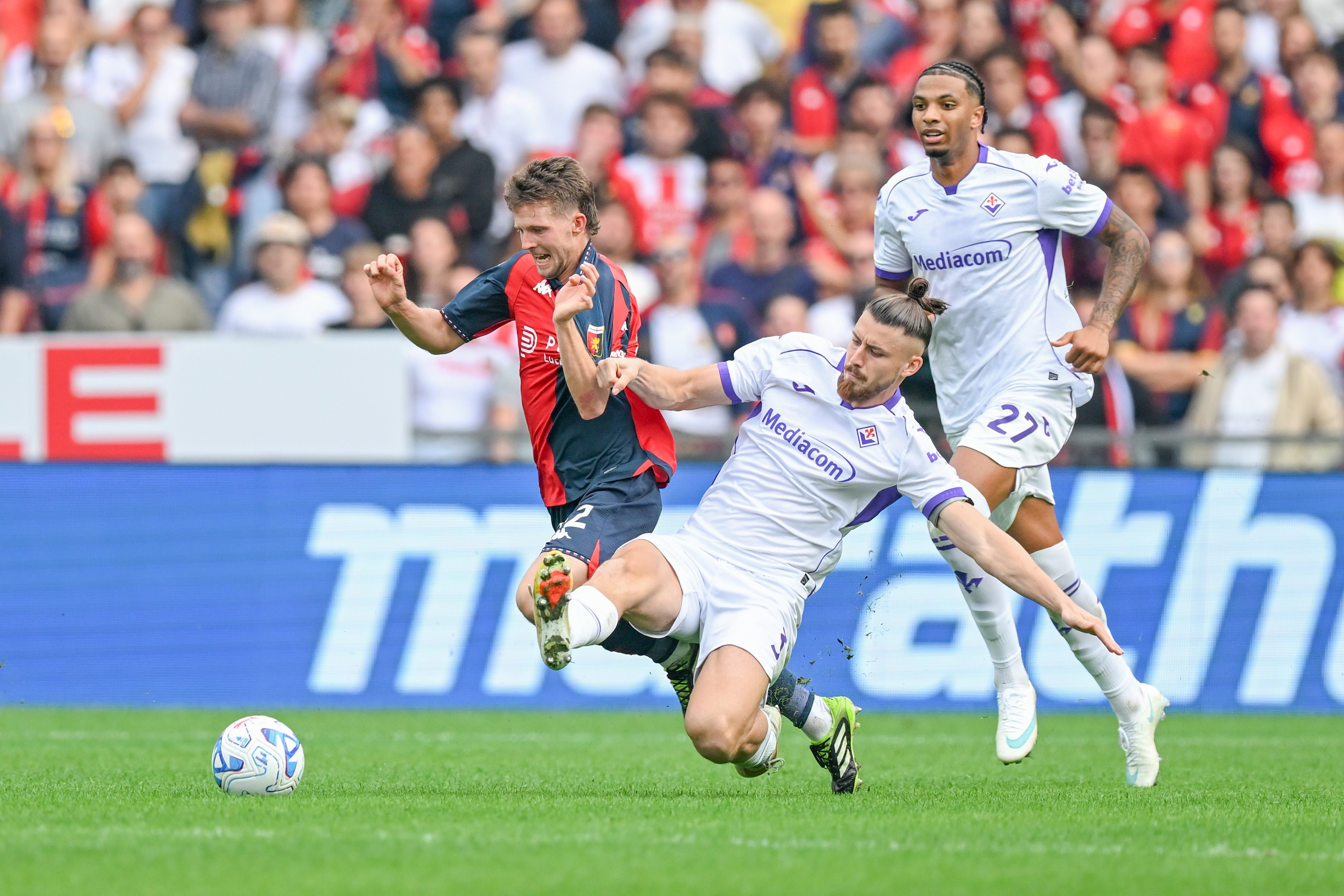 Frosinone - Lecce, 19:30, DGS 2. Fiorentina - Atalanta, 21:45, DGS 2. Drăgușin este anunțat titular la gruparea "Viola"