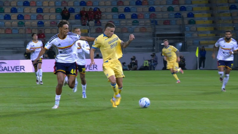 Imagine Stire Frosinone - Lecce 0-0, ACUM, DGS 2. Bîrligea este rezervă. Fiorentina - Atalanta, 21:45, DGS 2 | 2review.ro