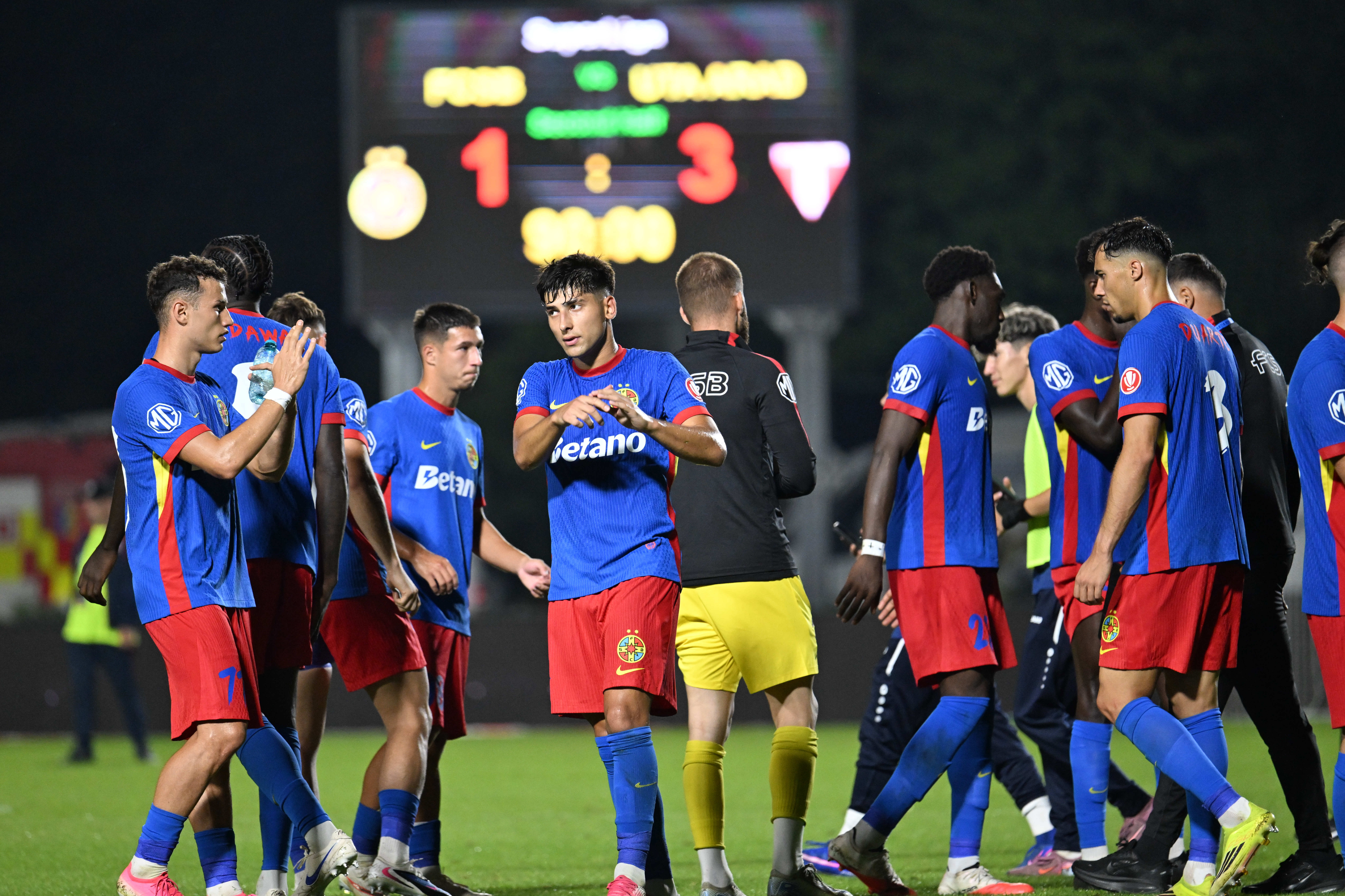 Imagine Stire Premieră după premieră în primul 11 al FCSB-ului la meciul cu Gloria! Surpriză: singurul atacant valid, doar rezervă | 2review.ro