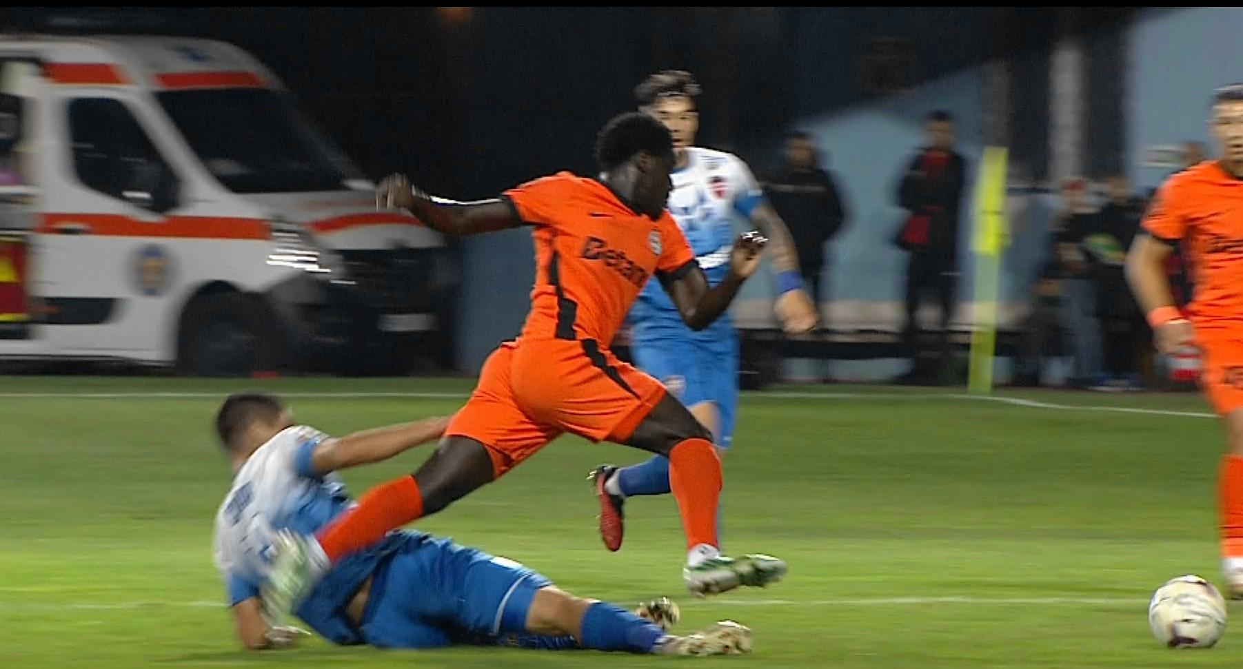 Imagine Stire Bistrița - FCSB 1-0, ACUM, DGS 1. Echipa lui ”Reghe” e favorită /  Voluntari-Craiova 1-1. Programul și rezultatele din Cupa României | 2review.ro