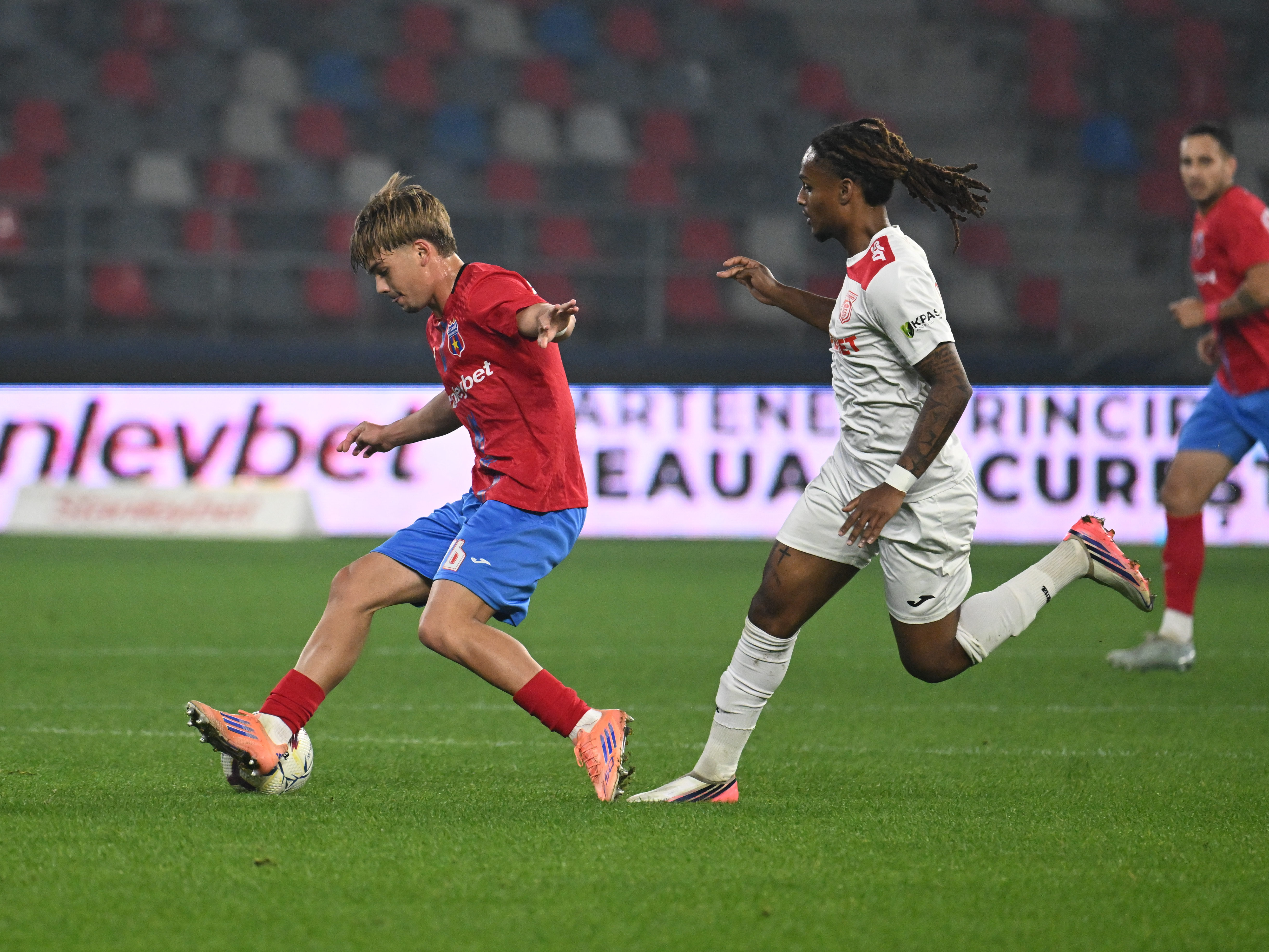 Imagine Stire ”A explodat” în direct, imediat după fluierul de final: ”Ăsta e derby de Steaua - Dinamo? Asta e tradiție?” | 2review.ro