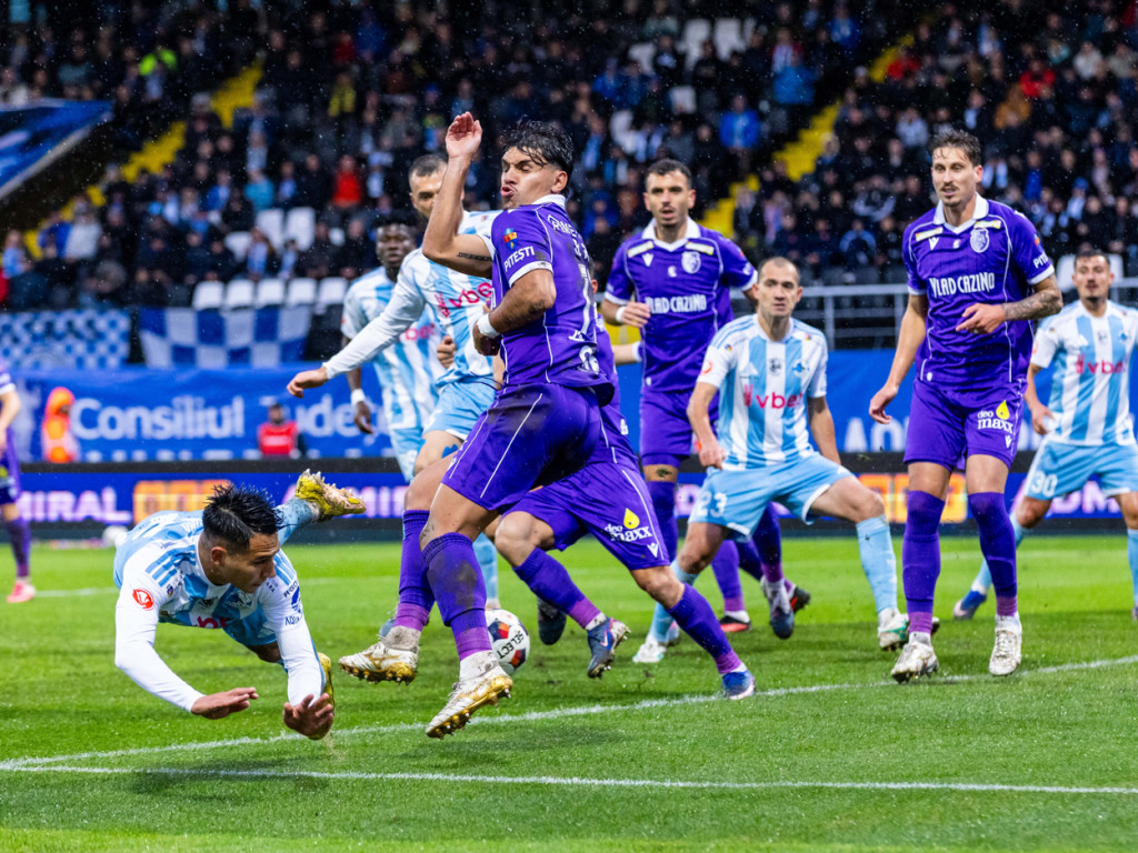 Corvinul - FC Argeș 0-0, ACUM, pe Digi Sport 1. Ocazii la ambele porți! Meci încrâncenat la Petroșani