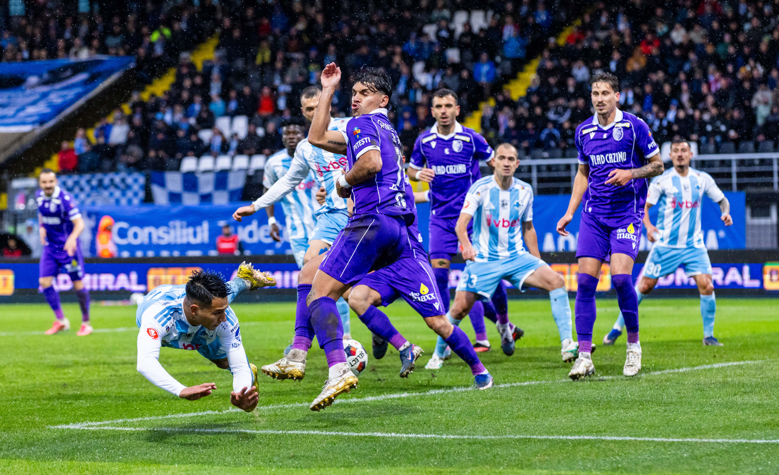 Imagine Stire Corvinul - FC Argeș 0-0, ACUM, pe Digi Sport 1. Ocazii la ambele porți! Meci încrâncenat la Petroșani | 2review.ro
