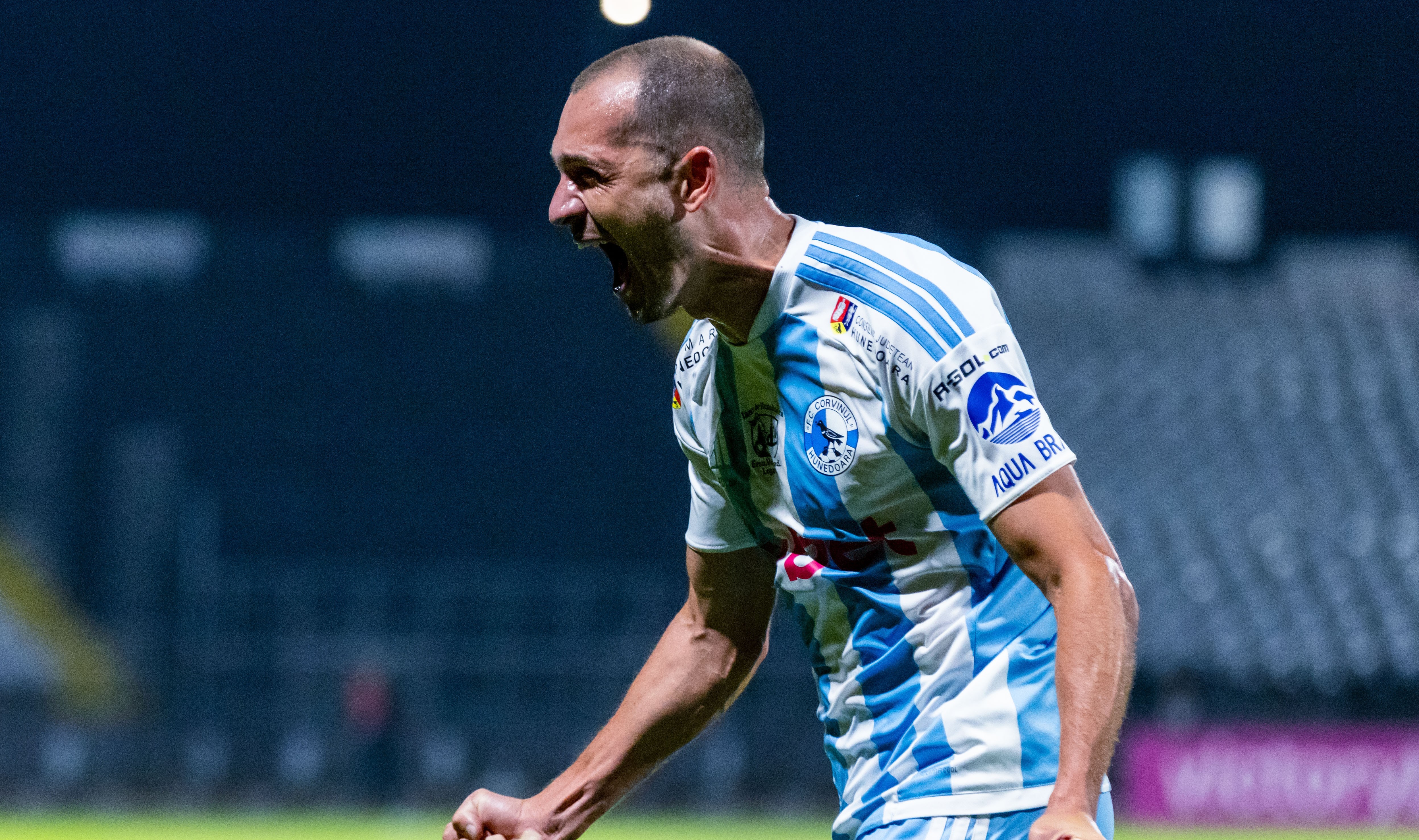 Imagine Stire Gol de pus în ramă în Corvinul - FC Argeș: Ion Cărăruș a deschis scorul cu un șut la vinclu | 2review.ro