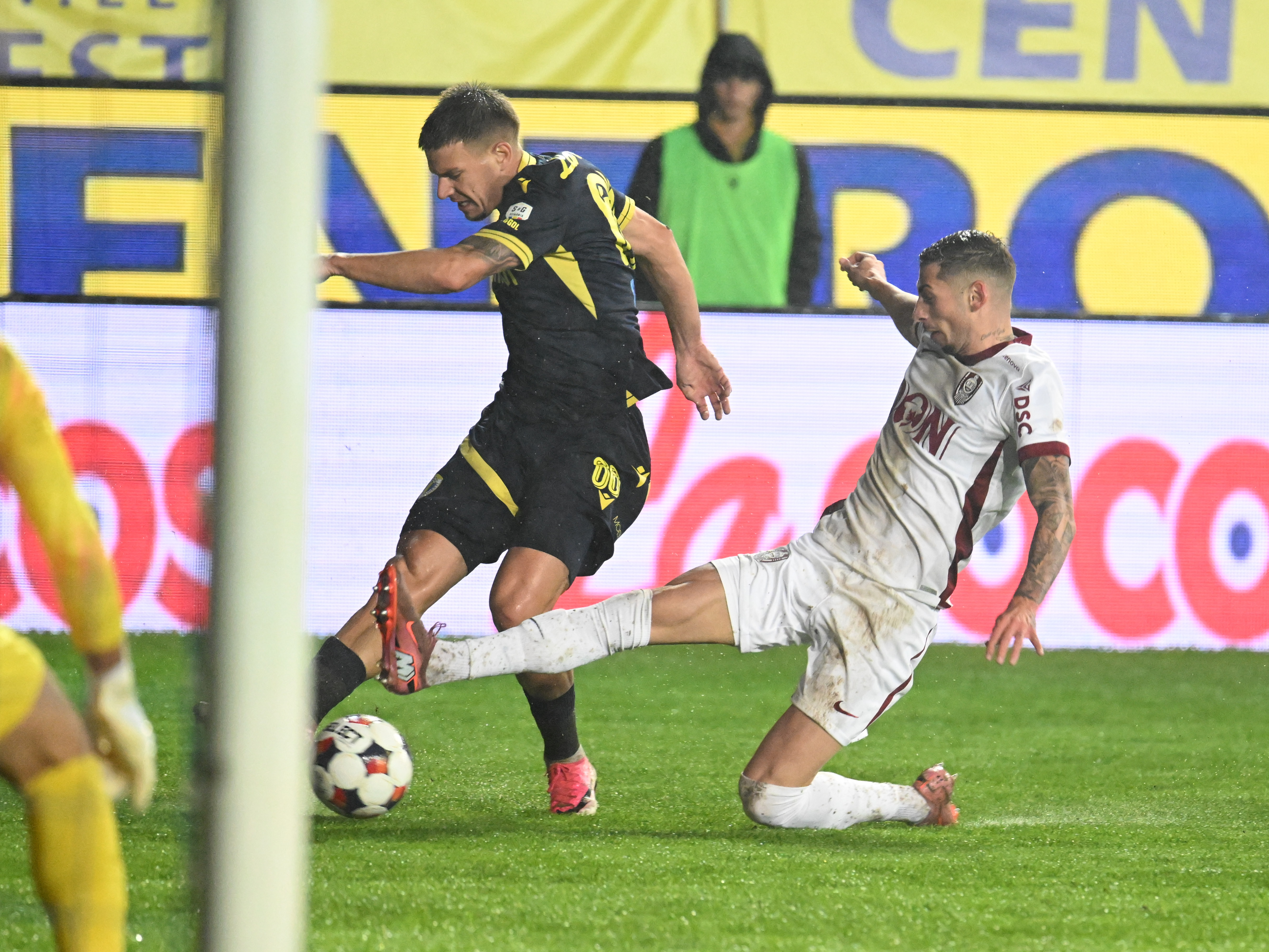 Imagine Stire Petrolul - CFR Cluj 1-1, ACUM, DGS 1. Egalitate la Ploiești! Flores a marcat | 2review.ro