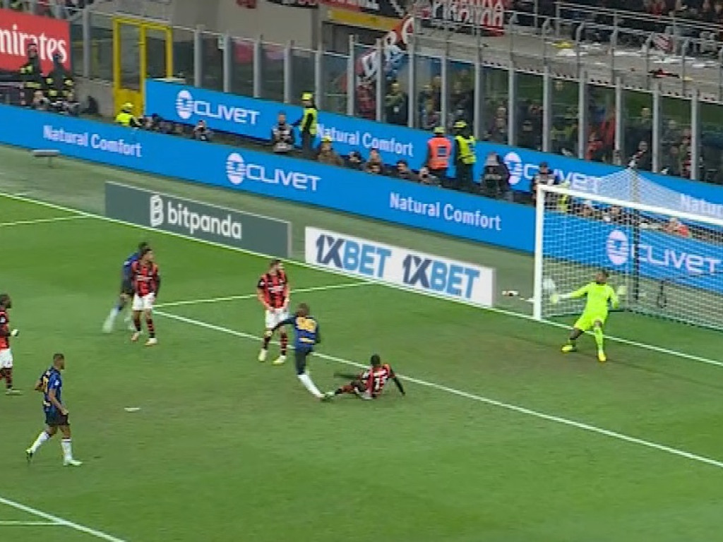 Neverosimil ce paradă a reușit Mike Maignan în AC Milan - Inter: ”S-a deghizat în Superman!” / ”9/10 luau gol”