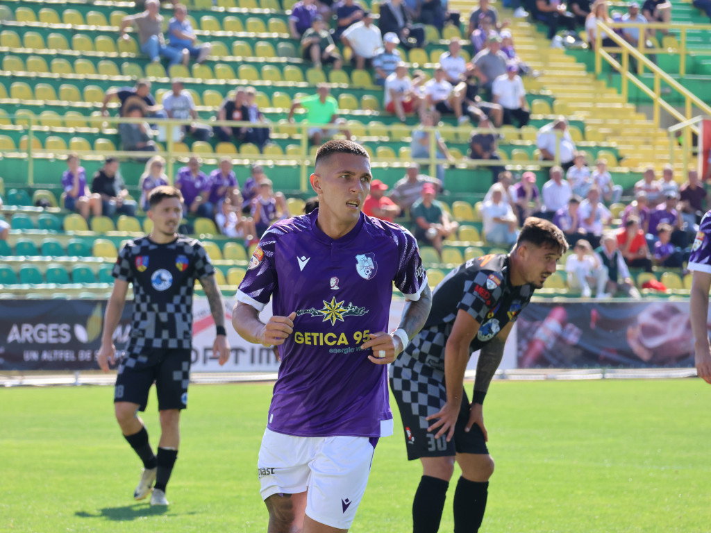 Corvinul - FC Argeș, LIVE VIDEO 16:00, Digi Sport 1. Situație dificilă la ambele echipe. Ultima dată s-au întâlnit în Liga 2