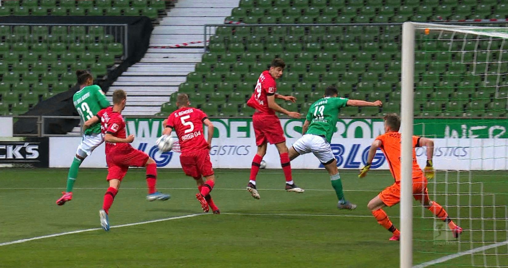 Fotbal spectacol în ultimul meci al etapei din Bundesliga! Execuție de calibru reușită de un fundaș