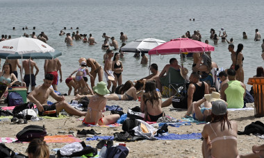 Greece Re-Opens Organised Beaches