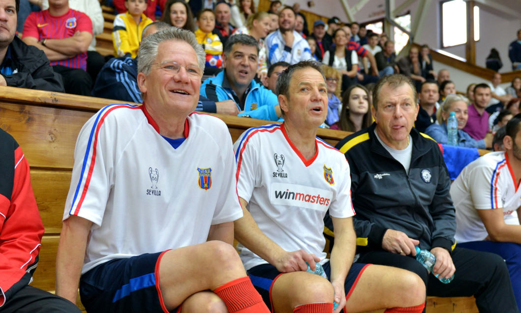 FOTBAL:STEAUA 1986-NATIONALA ARTISTILOR (5.05.2016)