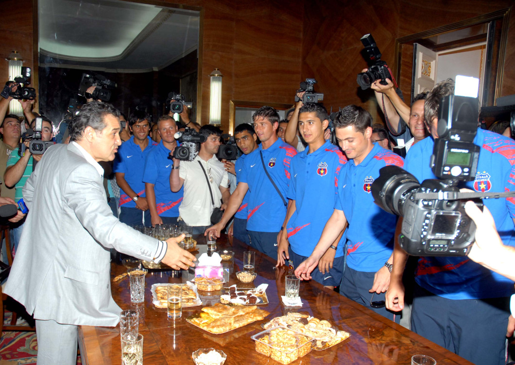 FOTBAL:CONFERINTA DE PRESA GHEORGHE HAGI,GEORGE BECALI SI INTALNIRE CU ECHIPA STEAUA BUCURESTI (25.07.2007)