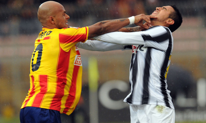 Arturo Vidal și Ruben Olivera, într-un meci Lecce - Juventus din ianuarie 2012 / Foto: Getty Images