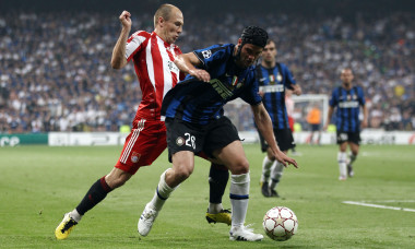 Cristi Chivu, duel cu Arjen Robben în finala Ligii Campionilor din 2010 / Foto: Getty Images