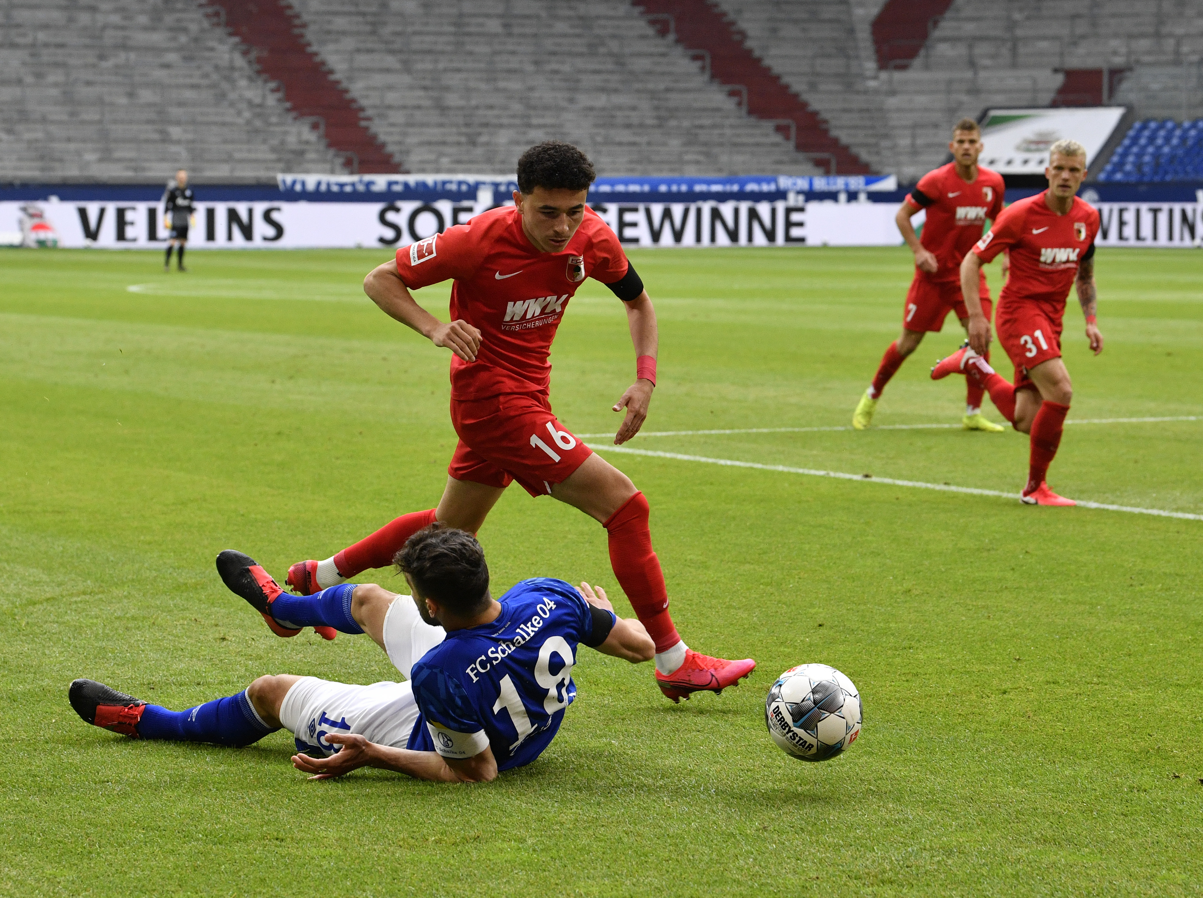 Schalke - Augsburg 0-3. Minerii au suferit o nouă umilință în Bundesliga