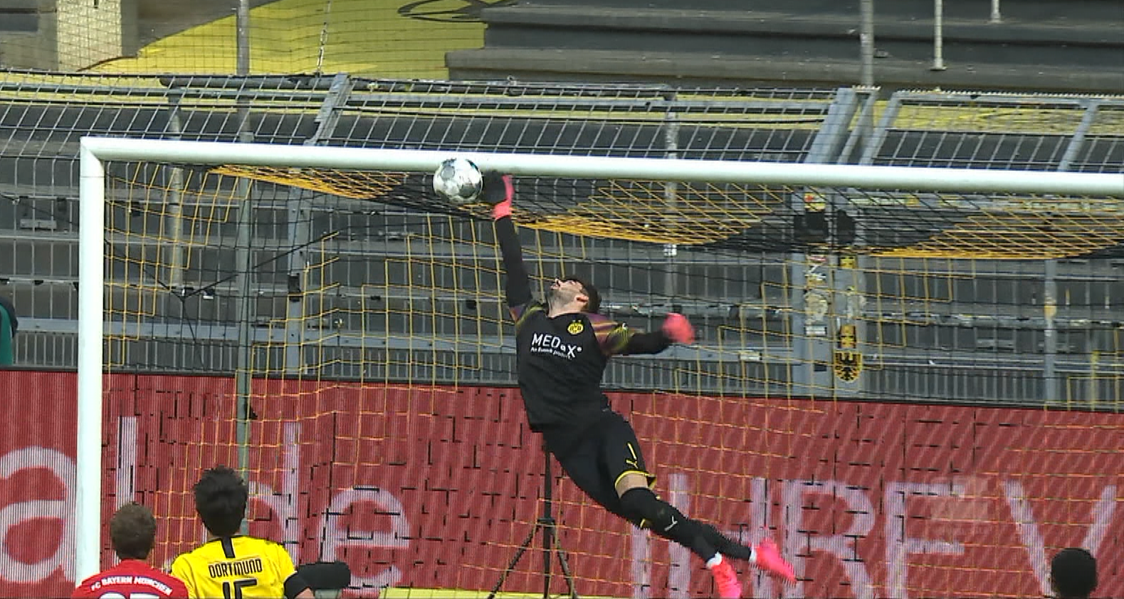 Cel mai frumos gol de la reluarea Bundesligii! Kimmich, execuție splendidă în Der Klassiker