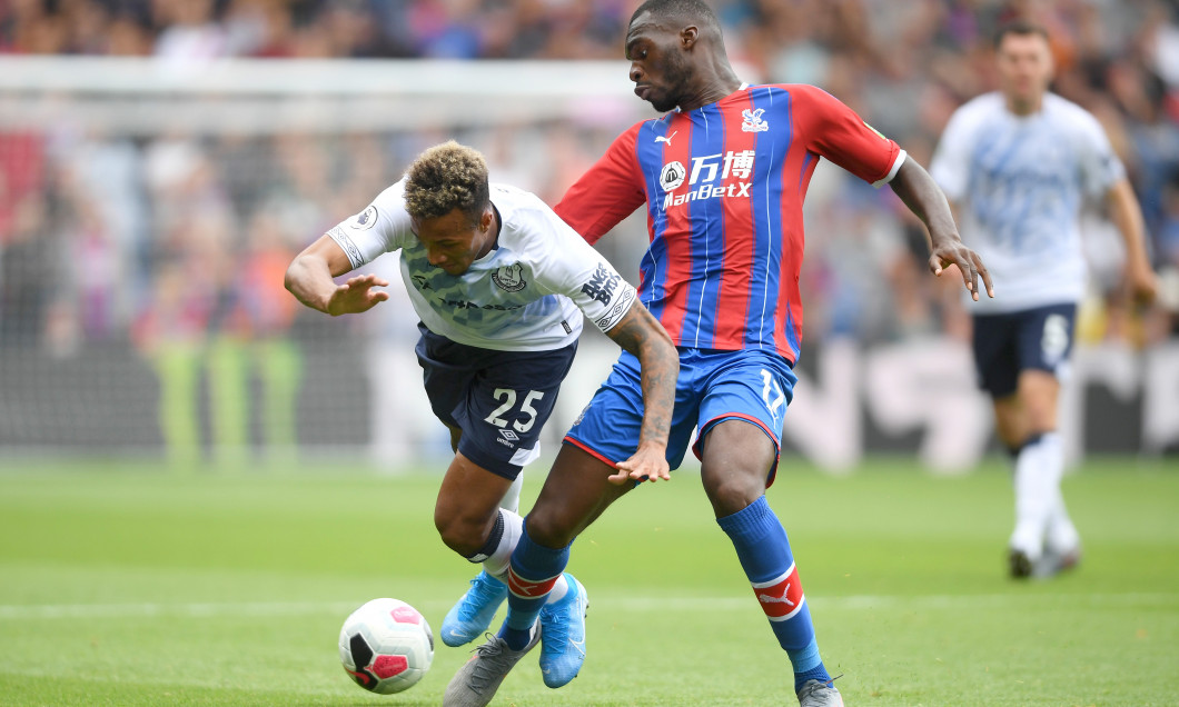 Jean-Philippe Gbamin, în duel cu Christian Benteke, în Crystal Palace - Everton / Foto: Getty Images