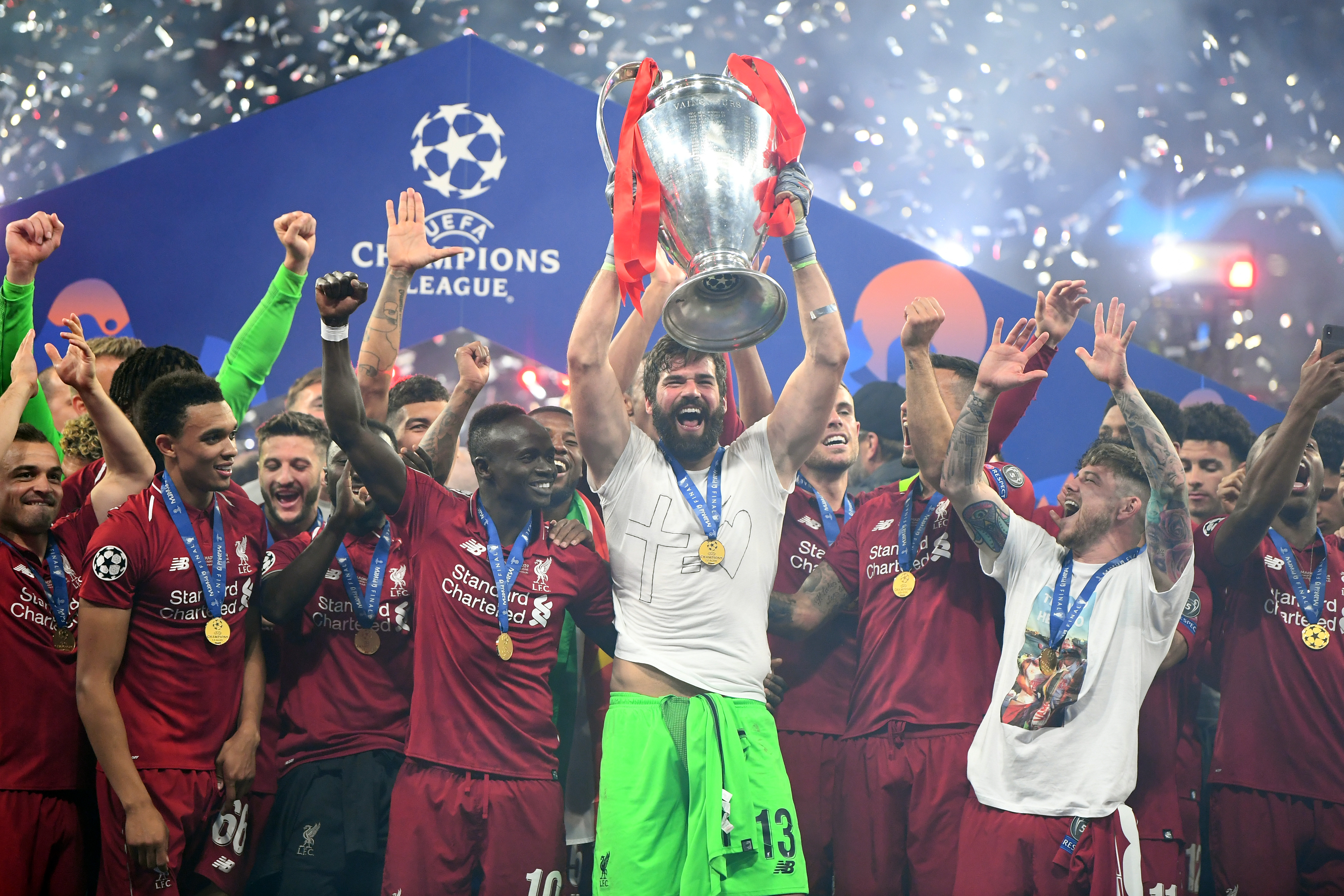 Povestea emoționantă a lui Alisson după câștigarea Champions League: Tata e campion! Nu auzeam ce spunea, plângea!