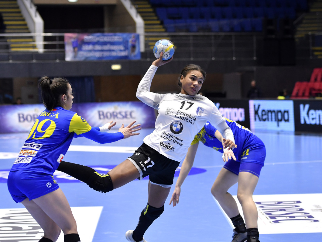 Elizabeth Omoregie, handbalista de la CSM București / Foto: Sport Pictures