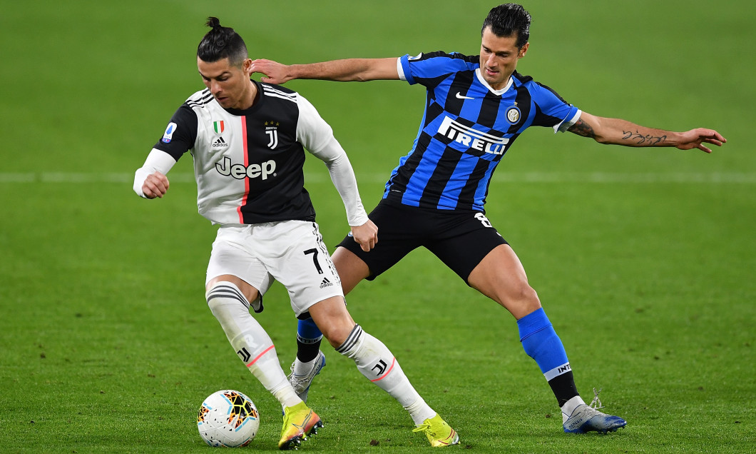 Cristiano Ronaldo și Antonio Candreva, în Juventus - Inter / Foto: Getty Images