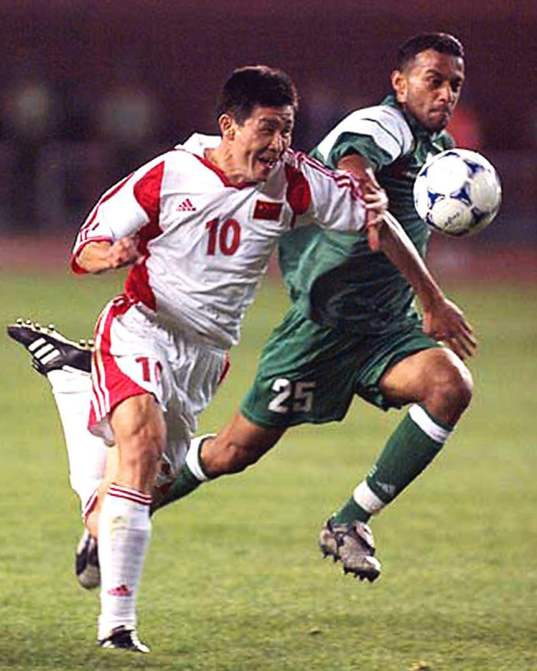 FUSSBALL: NATIONALMANNSCHAFT WM QUALIFIKATION 2001, CHN - UAE 3:0