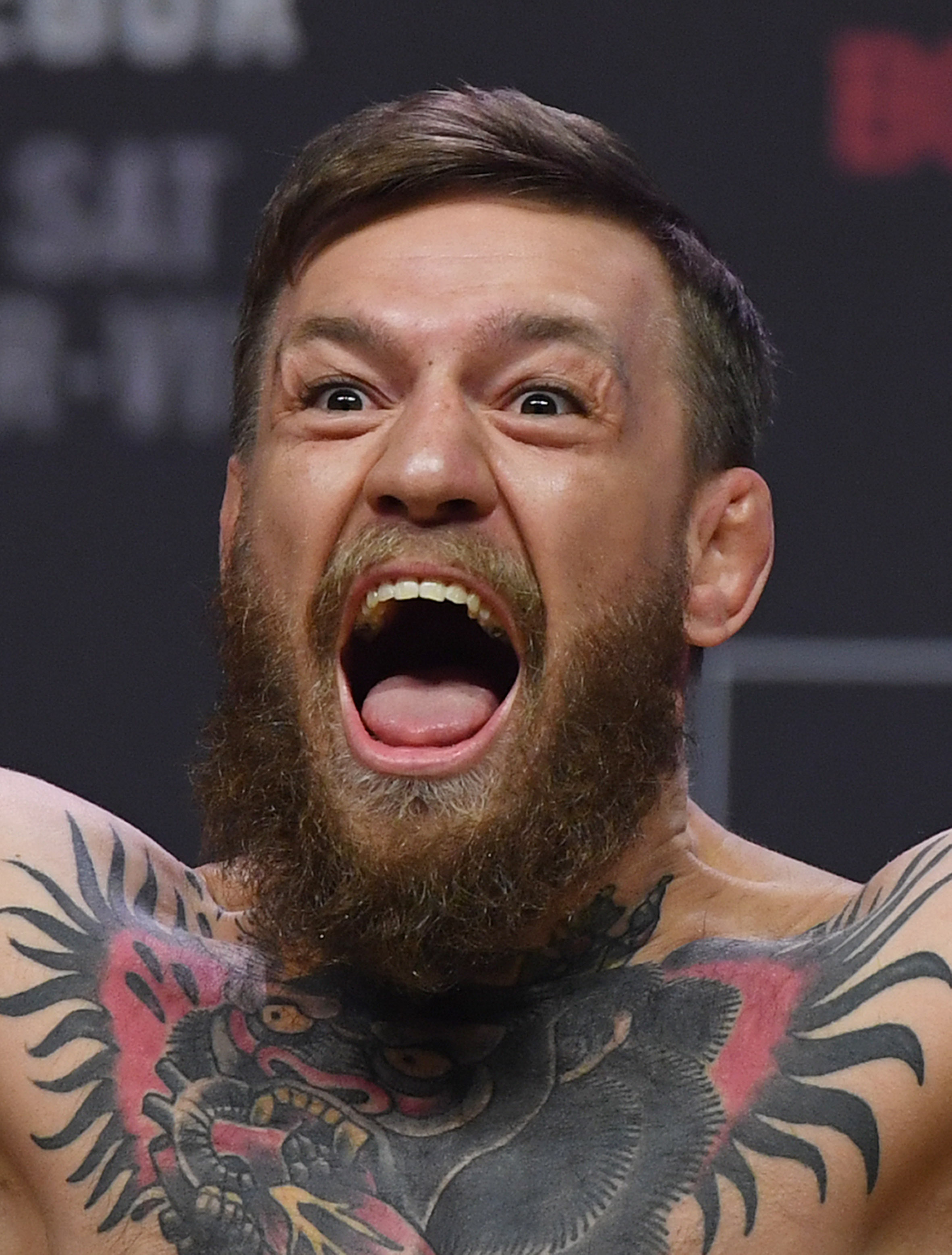 Conor McGregor a semnat. S-a retras de 3 ori, dar intră din nou în cușcă