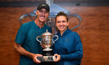 Simona Halep și Darren Cahill, după finala de la Roland Garros din 2018 / Foto: Getty Images