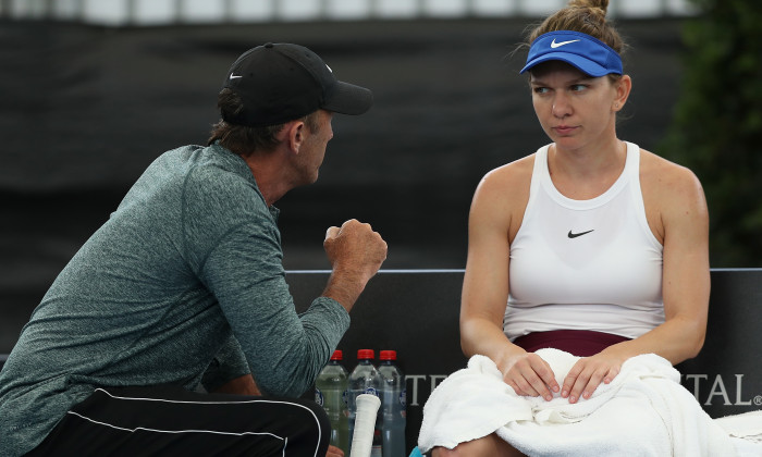 Simona Halep și Darren Cahill, în timpul meciului cu Aryna Sabalenka de la Adelaide / Foto: Getty Images