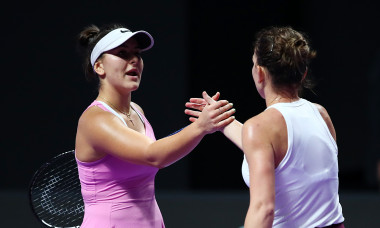 Bianca Andreescu și Simona Halep, după meciul direct de la Turneul Campioanelor / Foto: Getty Images