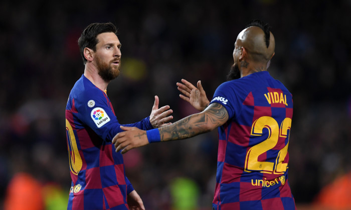 Lionel Messi și Arturo Vidal, în tricoul Barcelonei / Foto: Getty Images