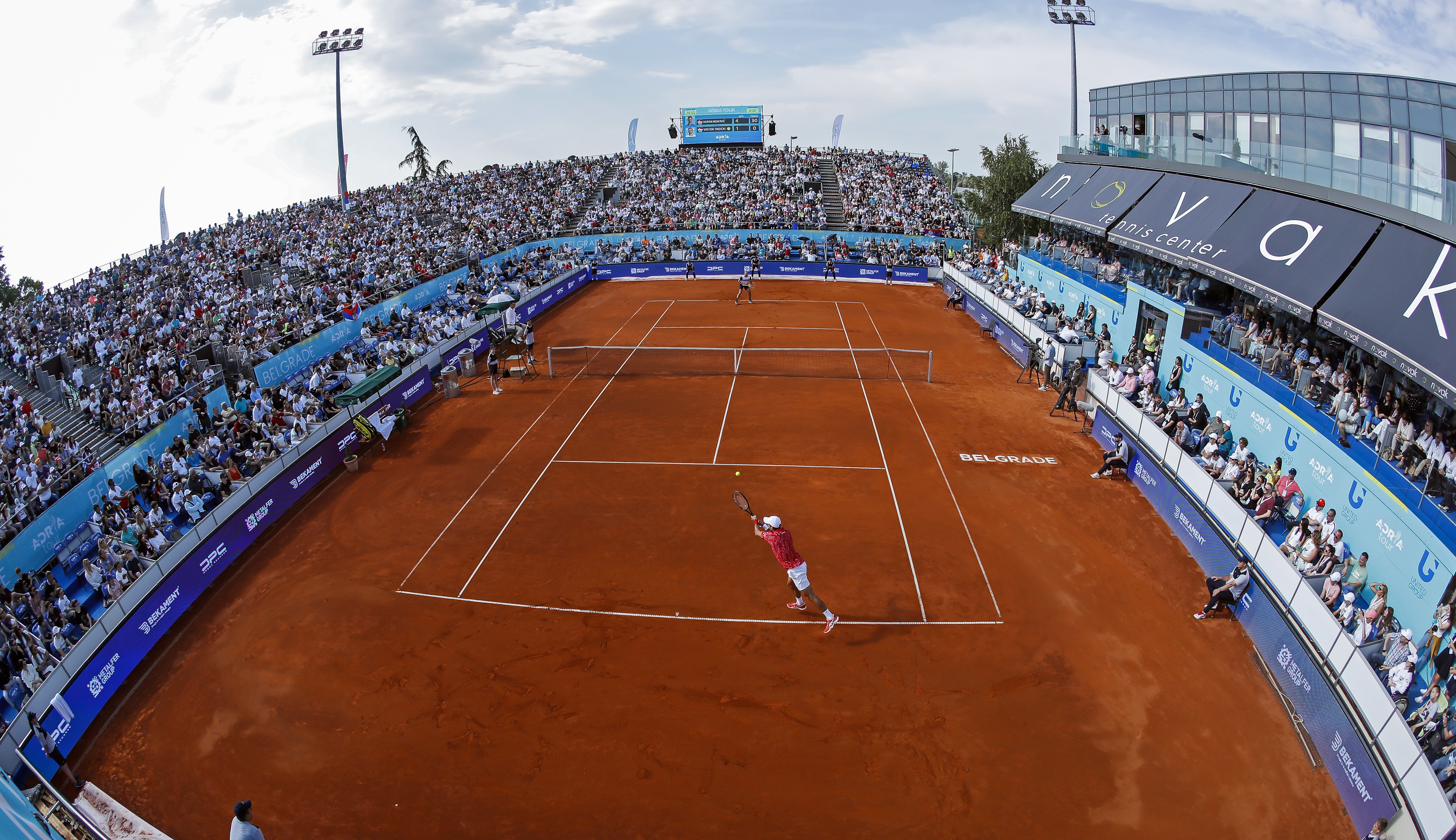 Sârbii au uitat de pandemie! Peste 4.000 de spectatori au asistat la meciul lui Novak Djokovic de la Belgrad