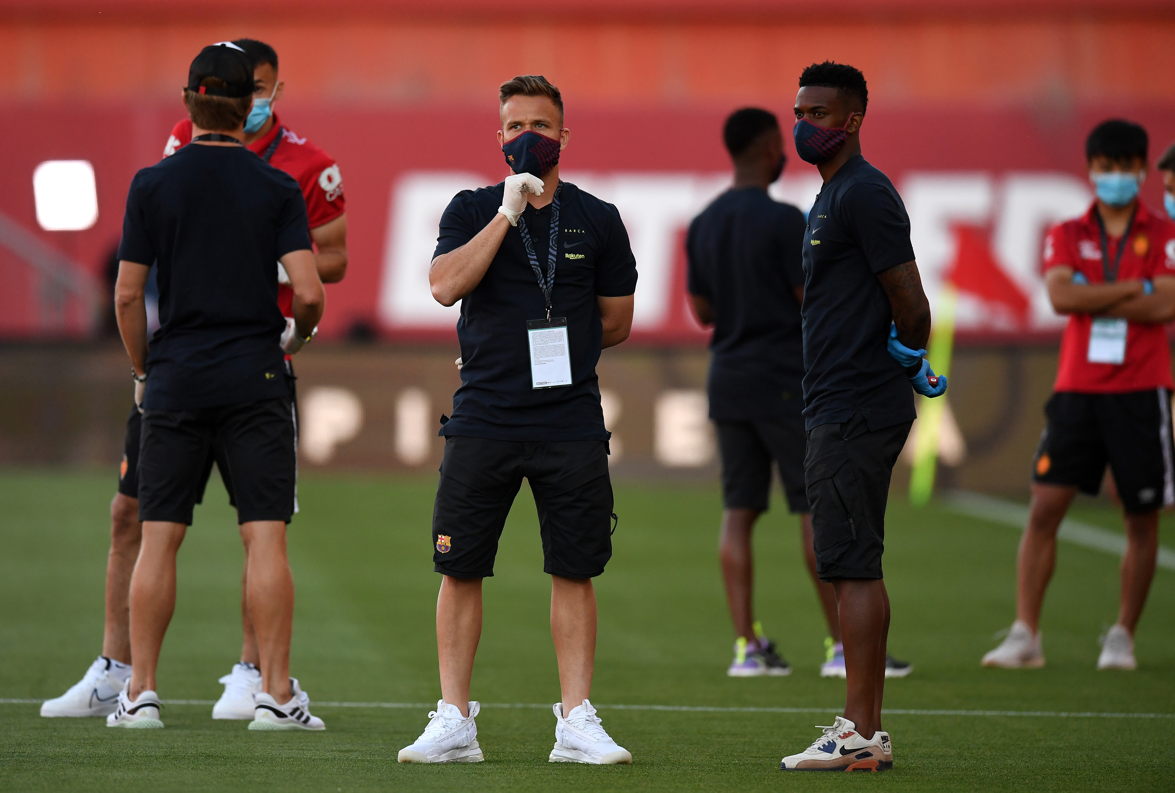 Jucătorii Barcelonei iau în serios pandemia. Imagini cu Messi & Co la stadionul din Mallorca, înaintea partidei cu insularii