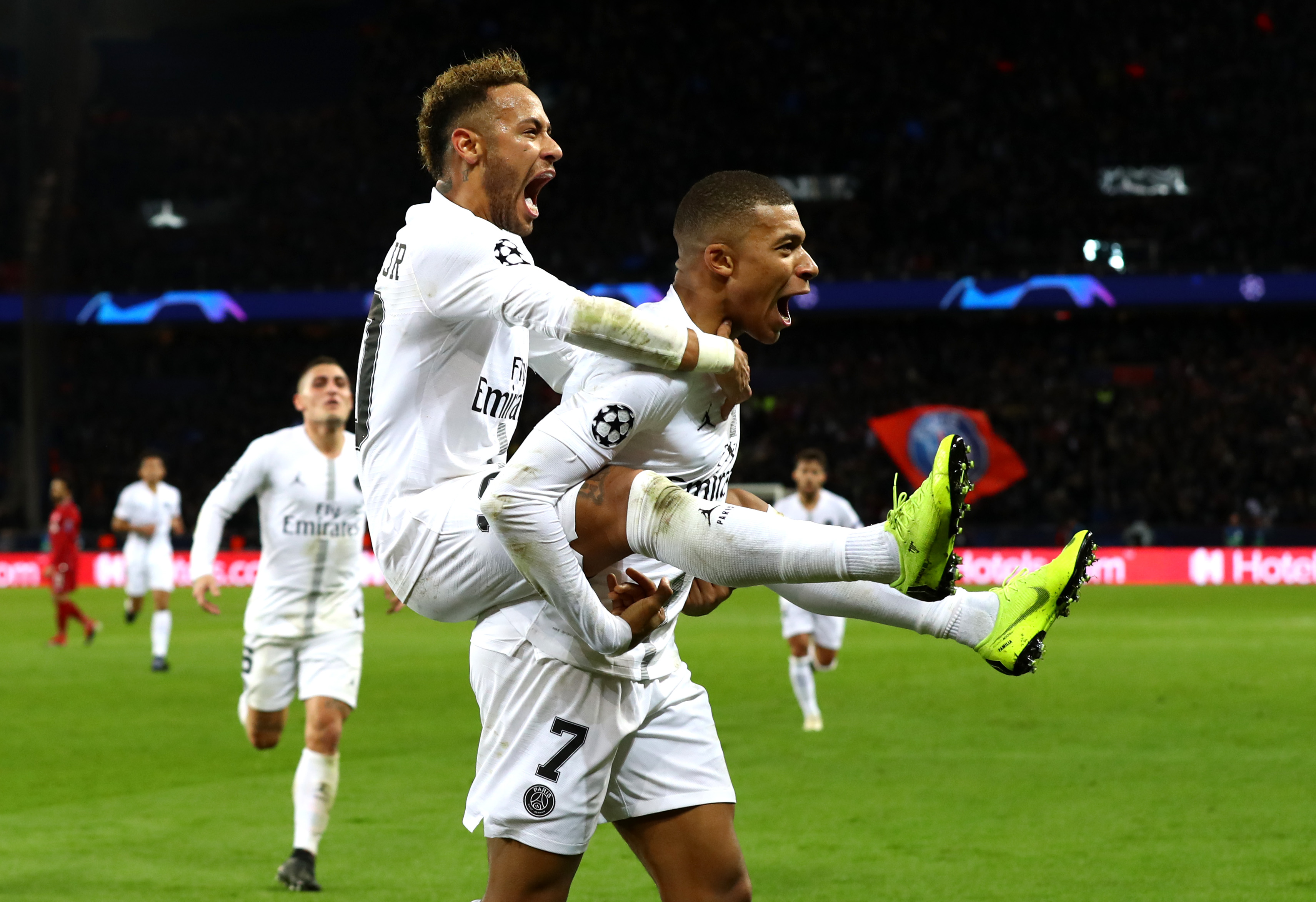 “Cel mai mare vis în fotbal?” Neymar a răspuns și pentru Mbappe! Ce spun cei doi despre rivalitatea la Balonul de Aur
