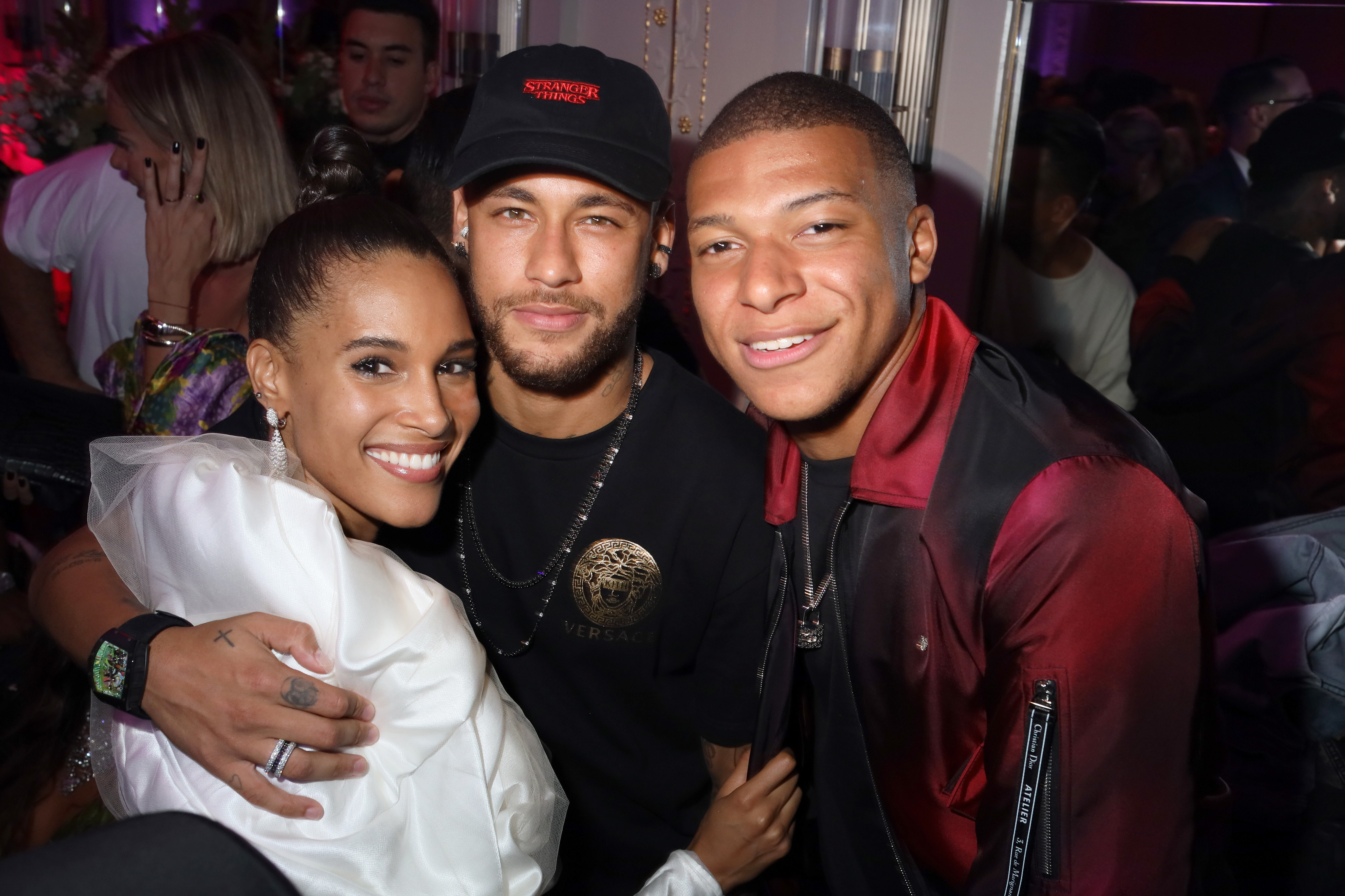 Neymar, dat de gol de colegi. Detalii despre petrecerile sale: Palate închiriate, sute de persoane
