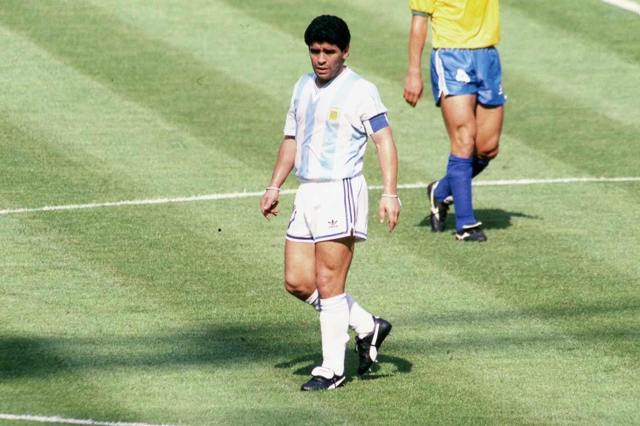 Ce a postat Maradona, la 30 de ani de la România - Argentina 1-1. Laudă trei români și sare pe Rotariu