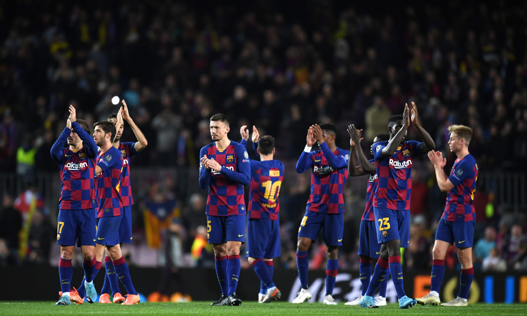 Jucătorii Barcelonei, la finalul meciului cu Borussia Dortmund din grupele Champions League / Foto: Getty Images