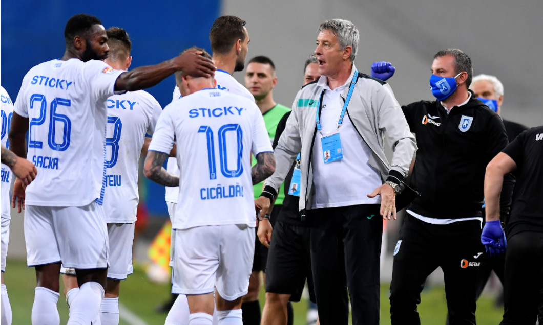 Cristiano Bergodi, alături de fotbaliștii Craiovei, în timpul meciului cu Astra / Foto: Sport Pictures